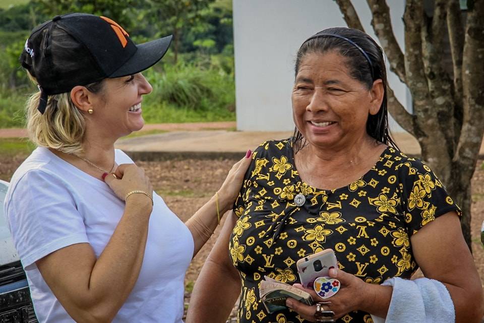 Prefeita e Secretário Nilton Mazochin visitam comunidade do interior e vistoriam obras do novo poço artesiano