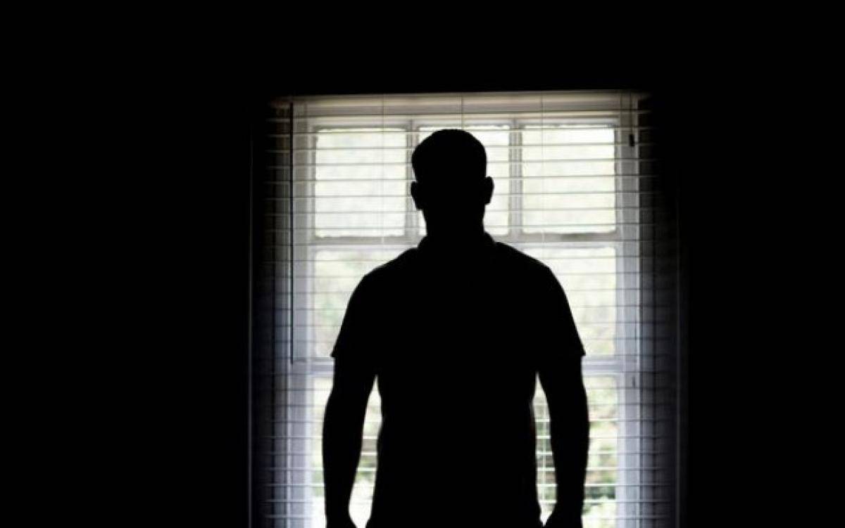 Homem usa chave de fenda para ameaçar e estuprar jovem de 19 anos em Leverger