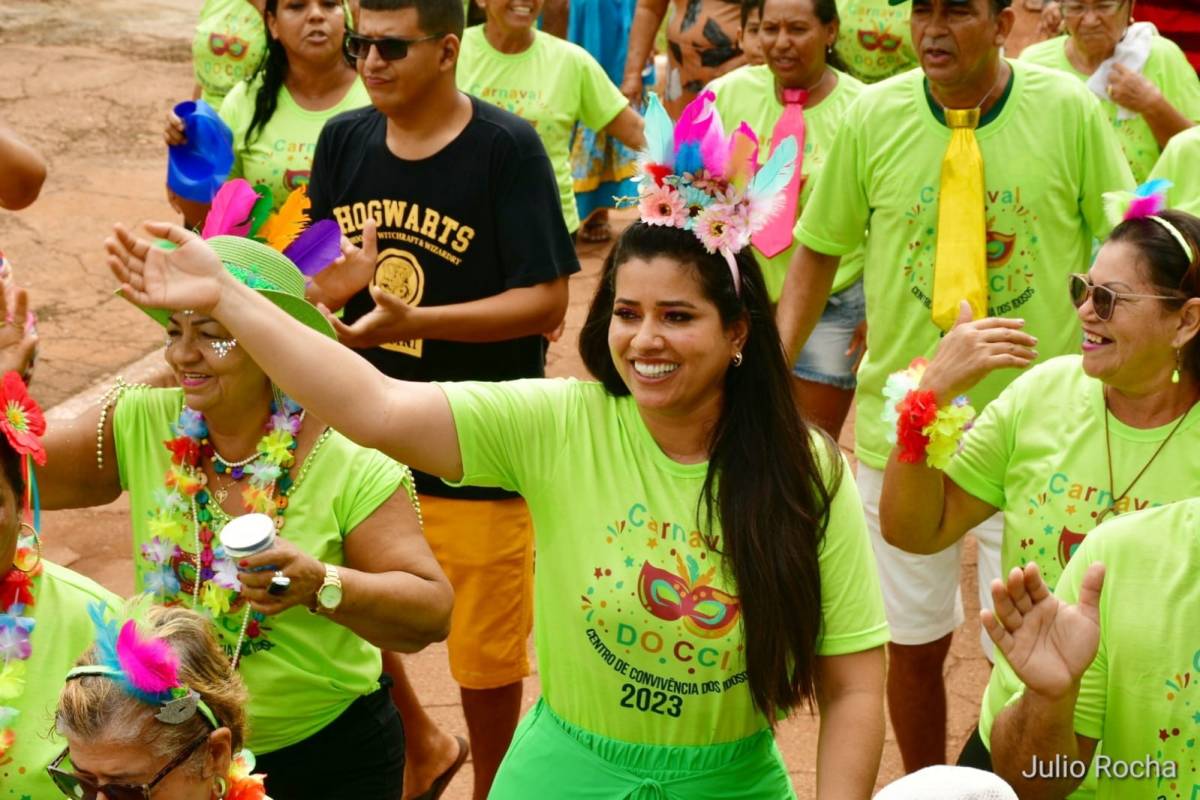 Prefeita prestigia Carnaval e celebra festas com populares; Veja Imagens