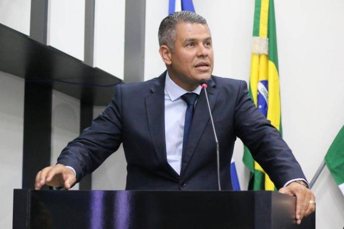 Vereador insinua que existem colegas com ‘rabo preso’ com prefeito e provoca discussão