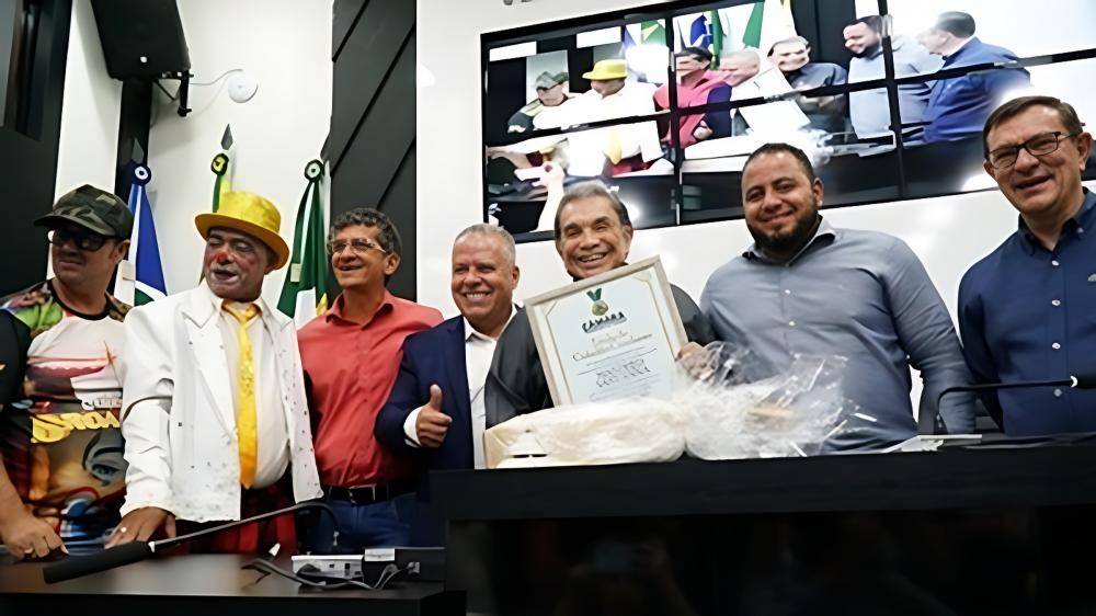 Chico 2000 homenageia humorista Dedé Santana - Os Trapalhões