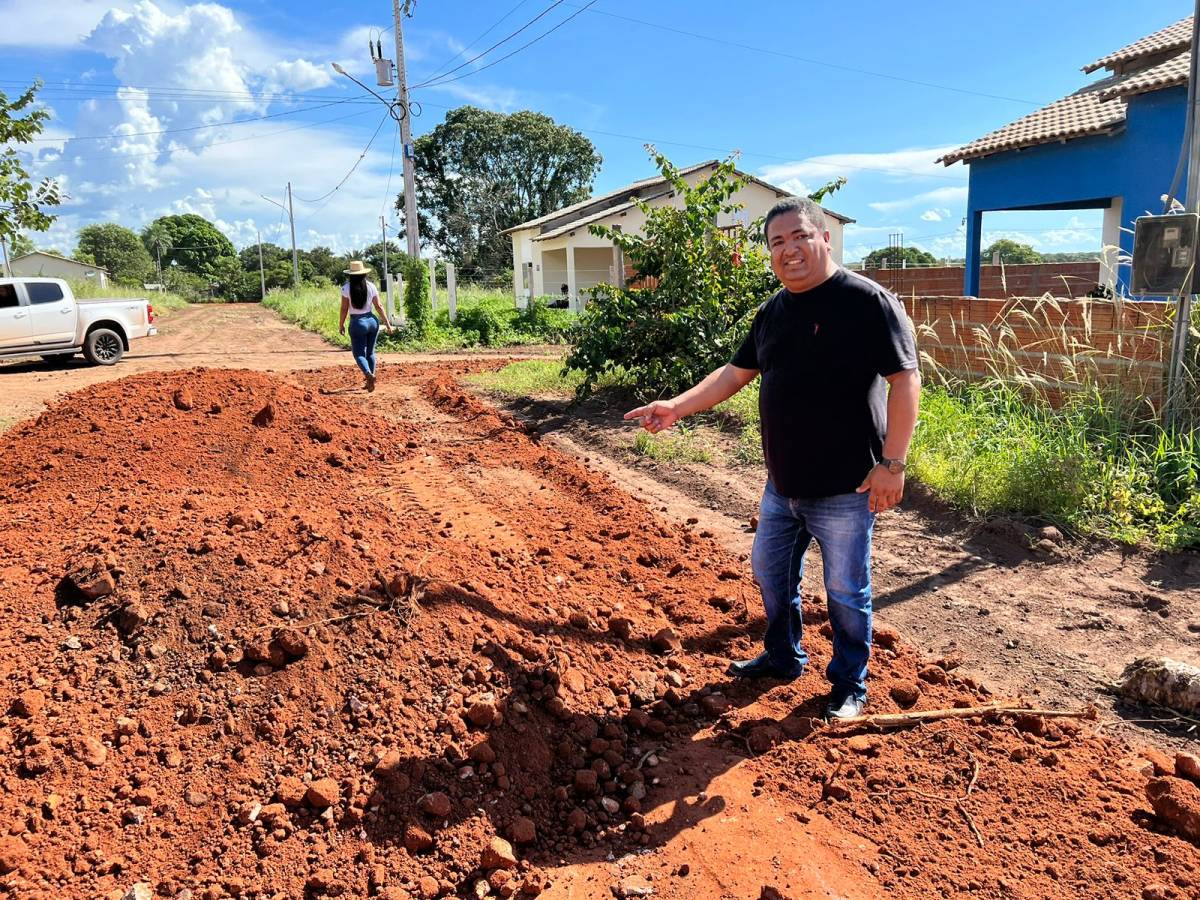 Rominho e prefeita Francieli  realizam vistoria em obras de recuperação de estradas vicinais em Mimoso; Veja Video