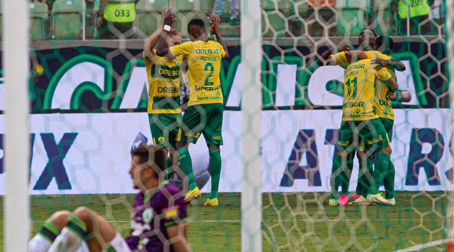 Com emoção, Cuiabá vira no fim e vence a primeira no Brasileirão; Assista os gols