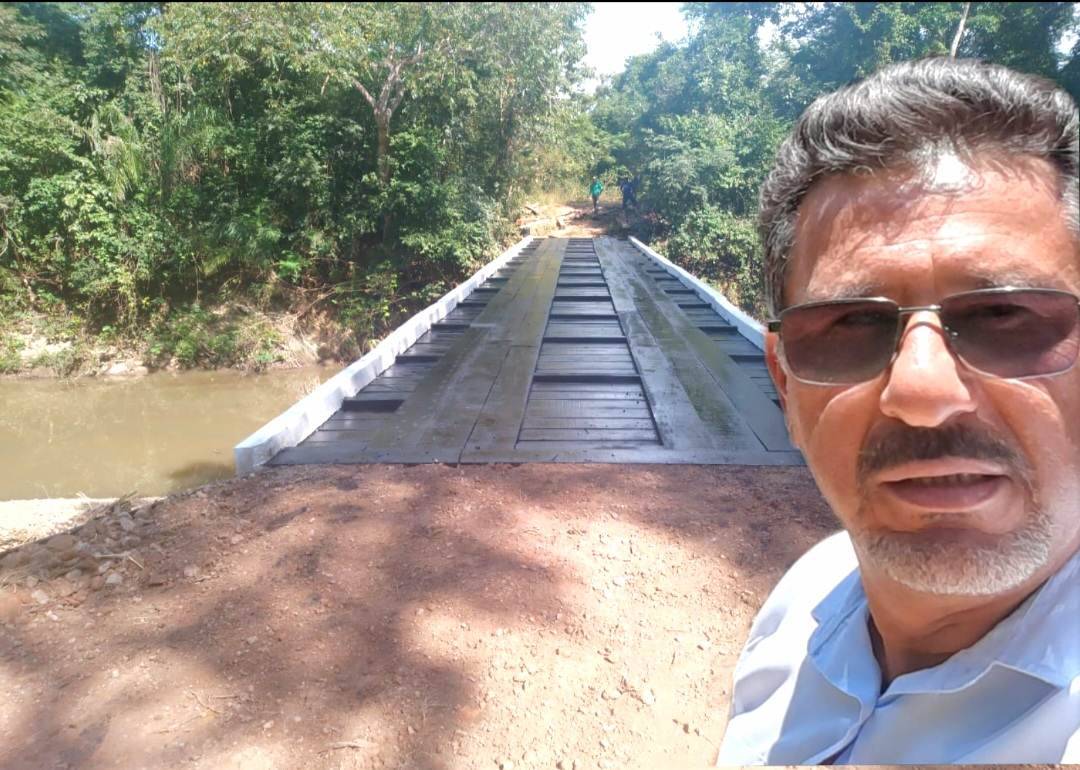 Secretário de Obras entrega mais uma ponte de madeira reformada na zona rural  