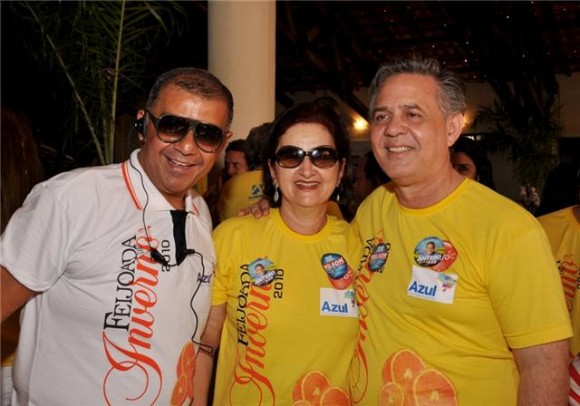 POLÍTICOS PRESTIGIAM FEIJOADA DE INVERNO