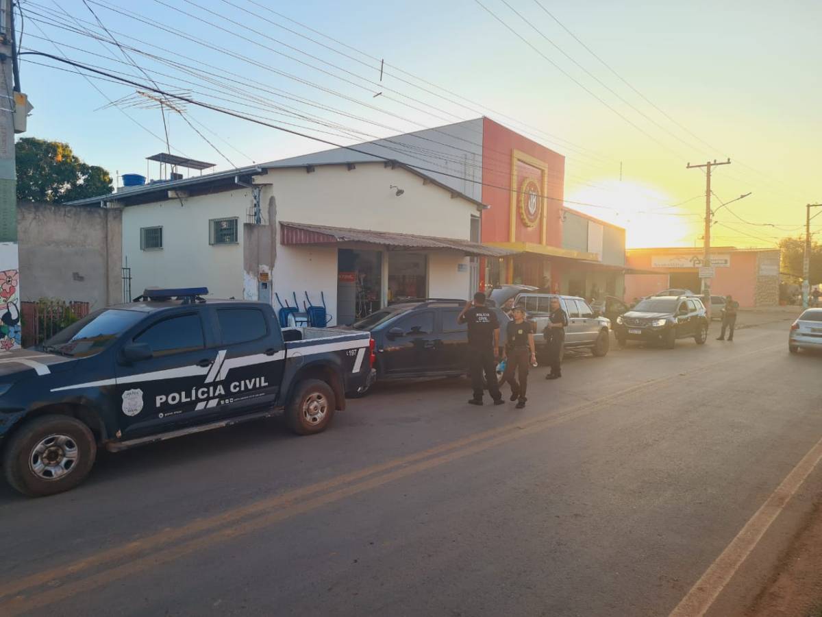 Polícia cumpre mandados em Santo Antônio e Barão de Melgaço contra o tráfico de drogas