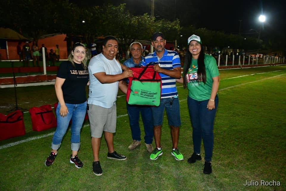 Prefeita e vereadores são protagonistas na abertura do aguardado campeonato interbairros de Leverger; Veja Fotos