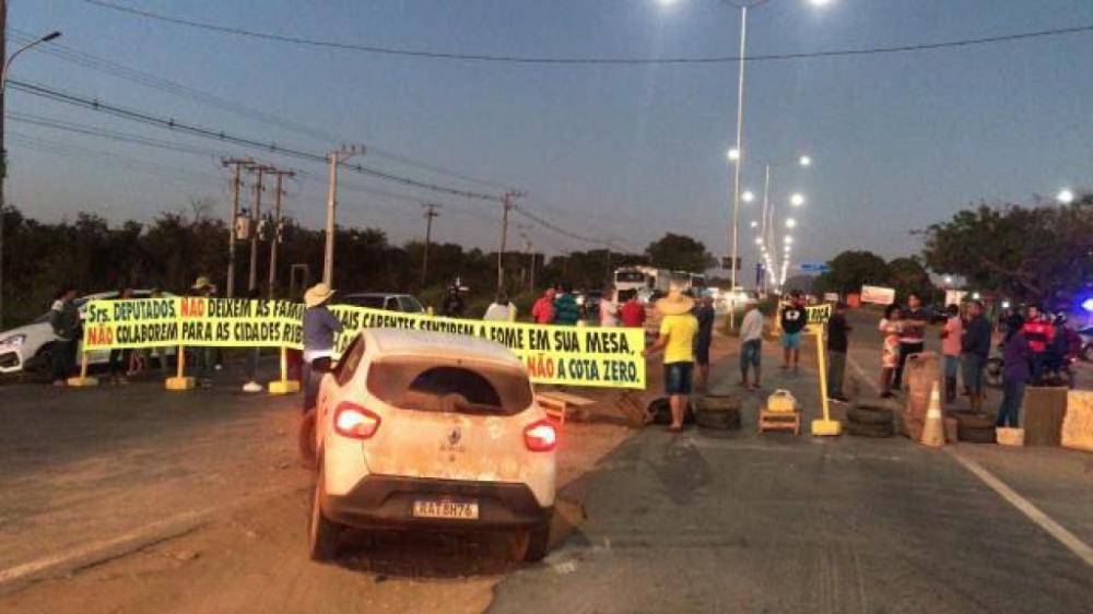 Pescadores bloqueiam rodovia que dá acesso a Leverger e Barão de Melgaço contra Lei do Transporte Zero; vídeos