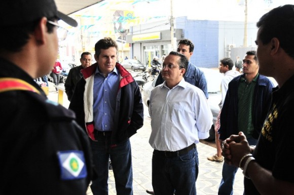 MENDES VISITA ESTABELECIMENTOS COMERCIAIS EM VG