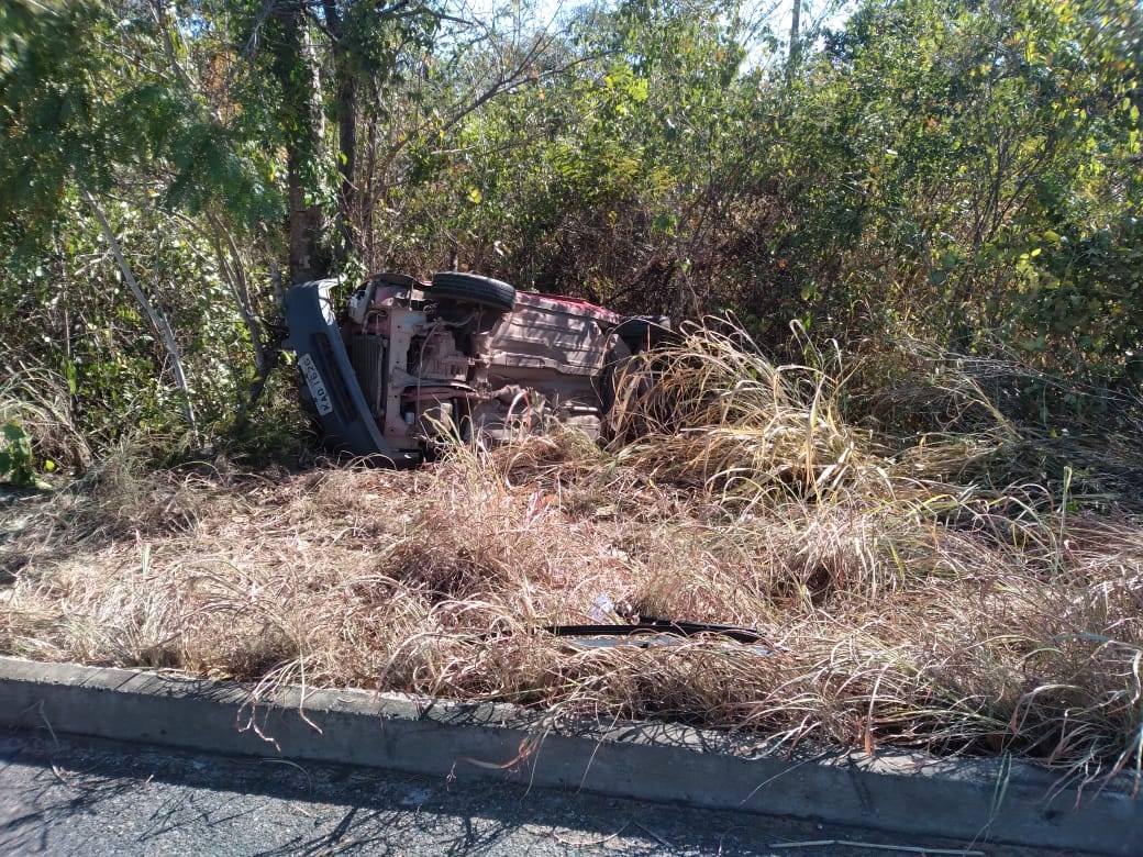 CAPOTAMENTO NA RODOVIA PALMIRO PAES DE BARROS FAZ QUATRO FERIDOS; <FOTO>