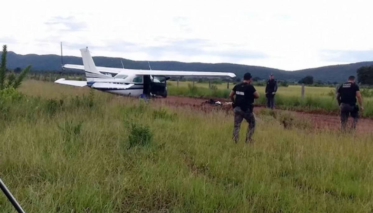 Piloto acusado de transportar 300 kg de droga em avião que pousou em Leverger é preso após 6 anos foragido
