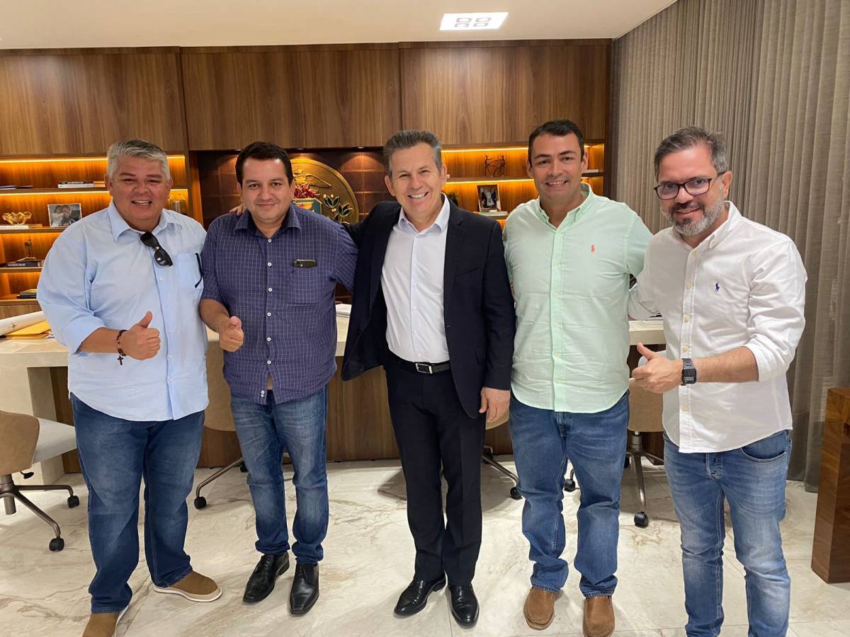 Comitiva de lideranças políticas de Acorizal se reúne com Mauro Mendes