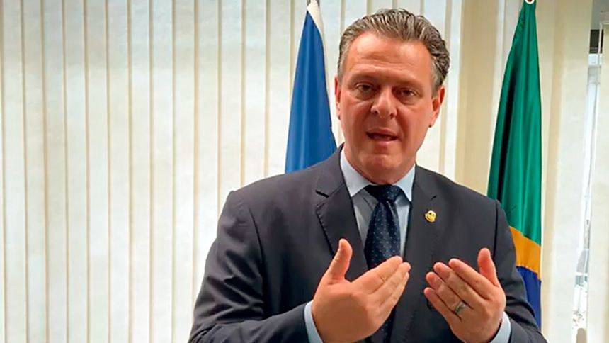 Ministro vira alvo do centrão e tenta devolver verba que usou em seu próprio estado