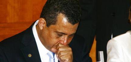 Botelho exonera ex-deputado de cargo na Mesa Diretora da AL após agredir a esposa