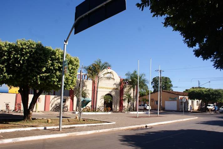 Prefeitura paralisa atendimentos em protesto à queda na arrecadação