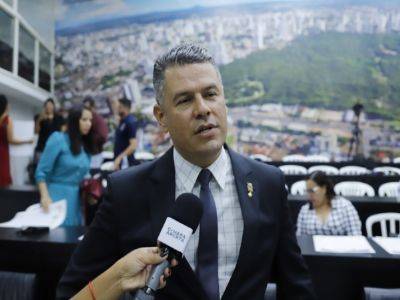 Vereador chama Emanuel de 'chefe de quadrilha', critica base do prefeito e cobra órgãos de controle