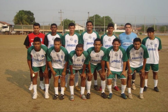 Após empate em 1 a 1 no tempo normal seleçäo vence nos pênaltis