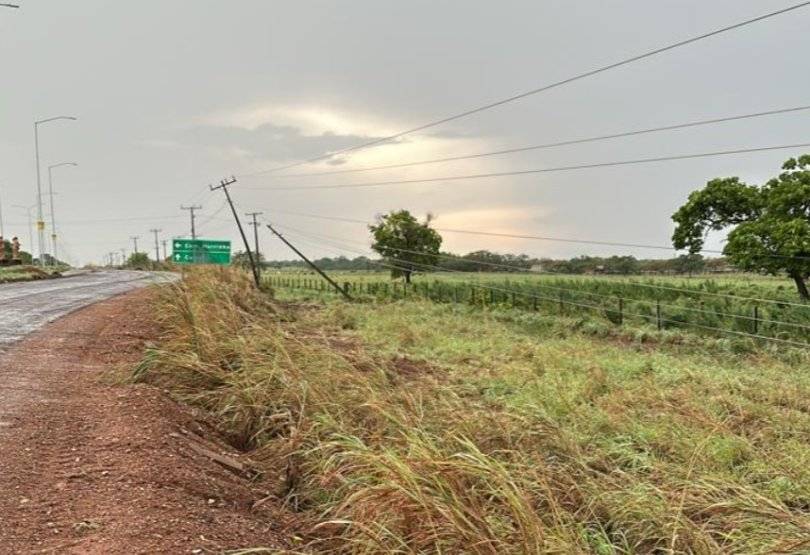 Chuva e ventania derruba 10 postes e deixa Santo Antônio de Leverger e Barão de Melgaço no escuro