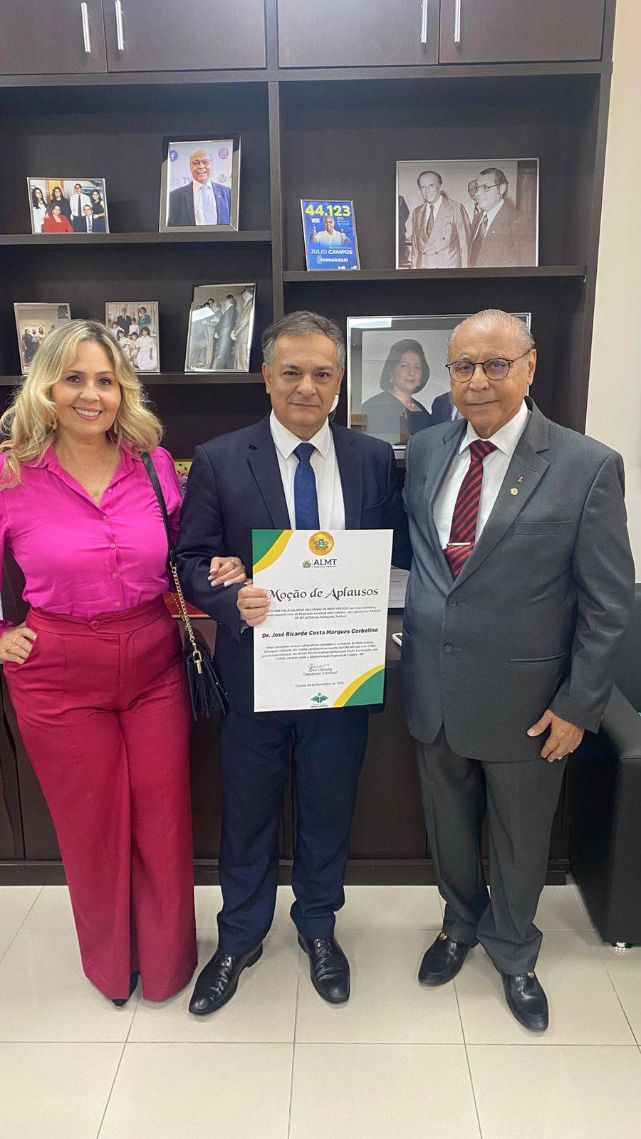 Dr. José Ricardo Costa Marques Corbelino recebe Moção de Aplauso da ALMT