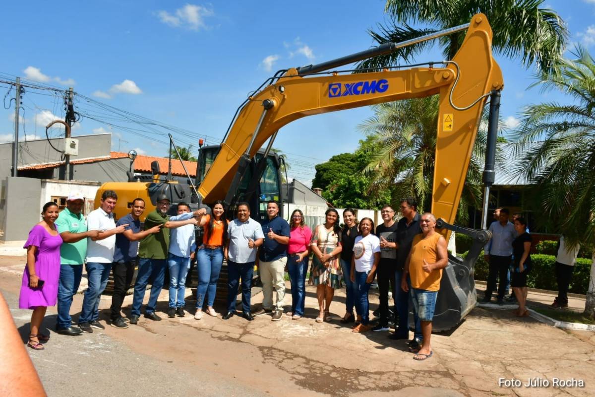 Francieli ganha reconhecimento no Governo de MT, recebe maquinários de ultima geração para beneficiar moradores de Leverger