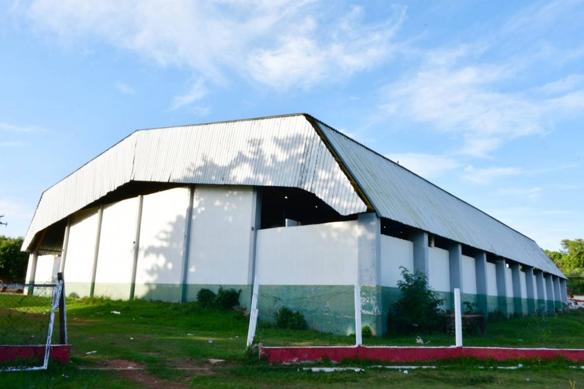 Prefeita Francieli, vereadores e secretário estadual Allan Kardec entregam novo Complexo Poliesportivo de Leverger; Veja Fotos