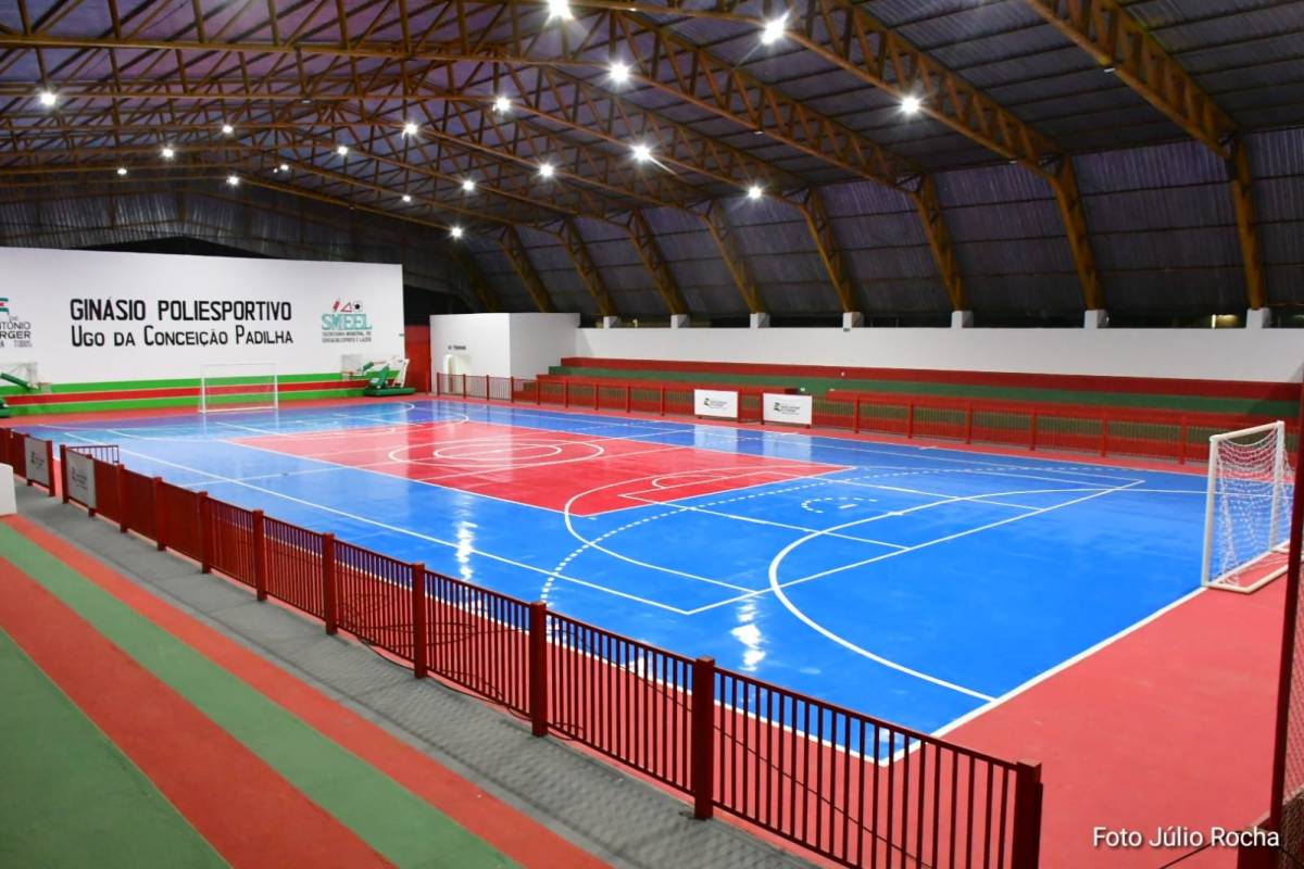 Francieli inaugura ginásio 