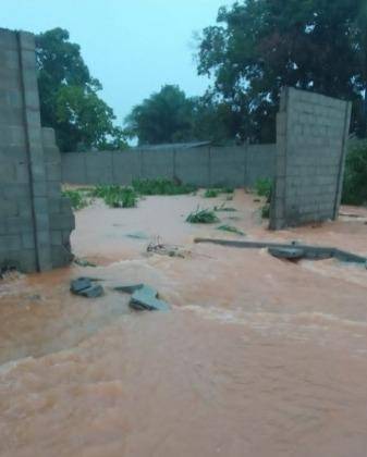 Alagamentos e desabamento em Santo Antônio de Leverger após chuvas intensas;<VIDEO>