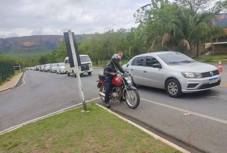 Trânsito na Estrada da Chapada é liberado em meia pista para veículos leves