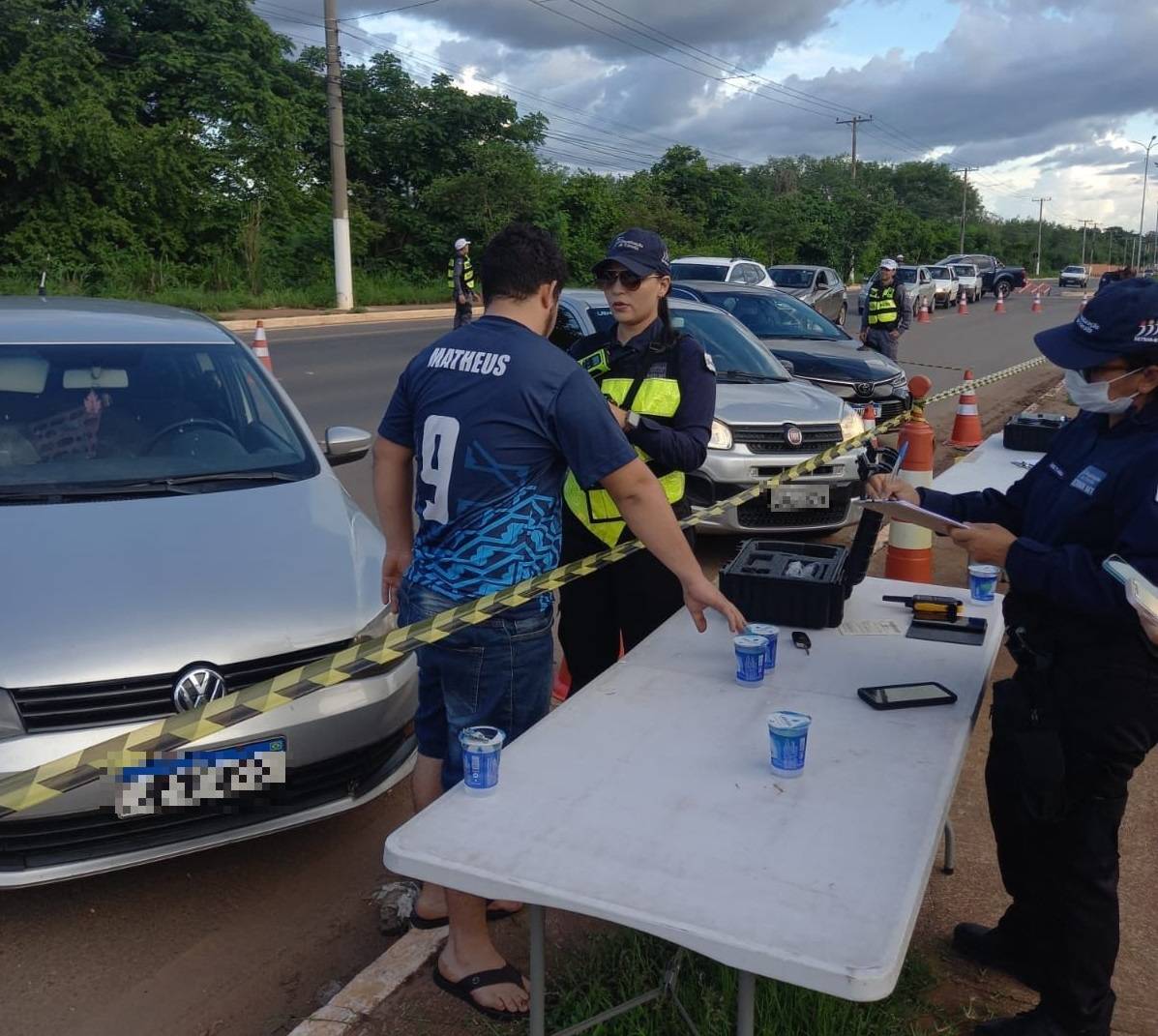 Operação prende quatro motoristas embriagados e um foragido da Justiça em Várzea Grande