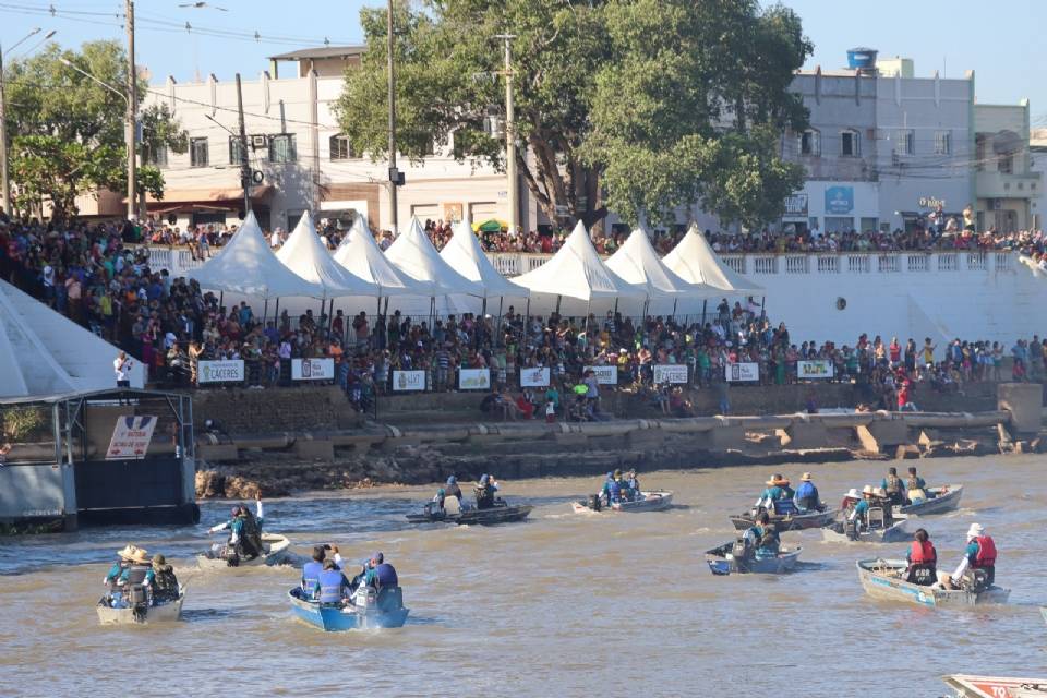 Vereadores entregam dossiê ao MP em que questionam gastos do Festival de Pesca de Cáceres