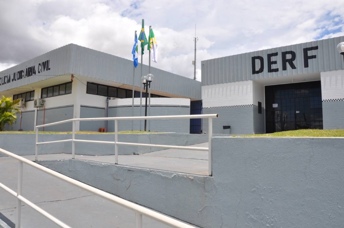 Mulher é presa em Cuiabá por ceder conta bancária para receber dinheiro de roubo à casa de prefeito de Acorizal