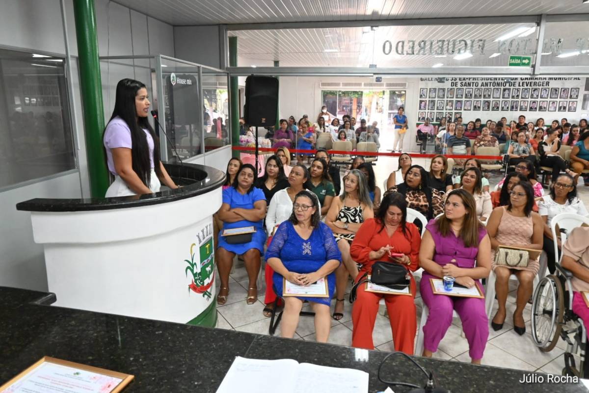 Prefeita Francieli convoca mulheres a participarem mais da política em homenagem na Câmara Municipal;<VIDEO>
