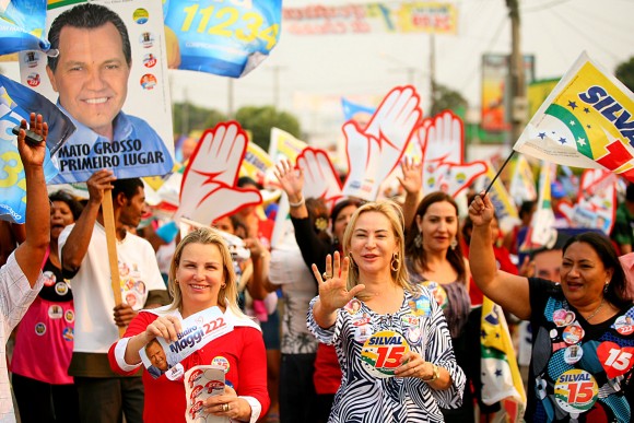 Poconé recebe com festa a comitiva da família