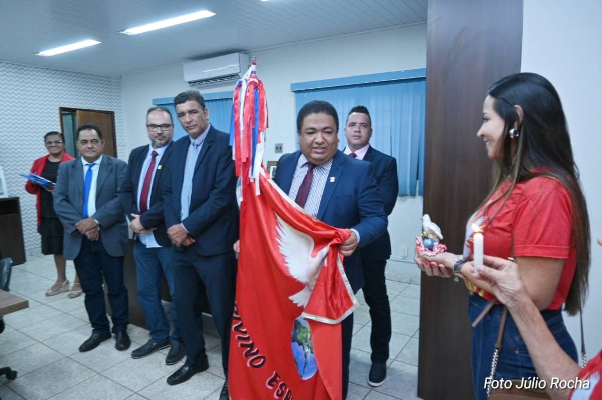 Vereadores recebem Comissão de Festeiros do Senhor Divino Espírito Santo; Veja Fotos