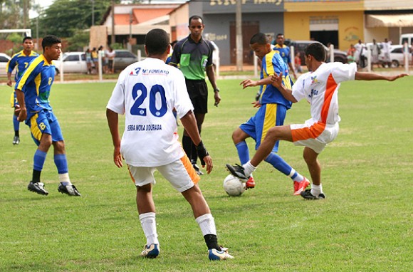 Santo Antônio está perto da decisão após vencer Juína por 2 a 0 