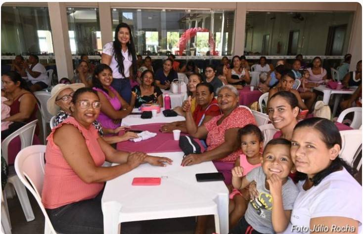 Prefeita Francieli celebra dia das mães com café da manhã e almoço em secretarias municipais 