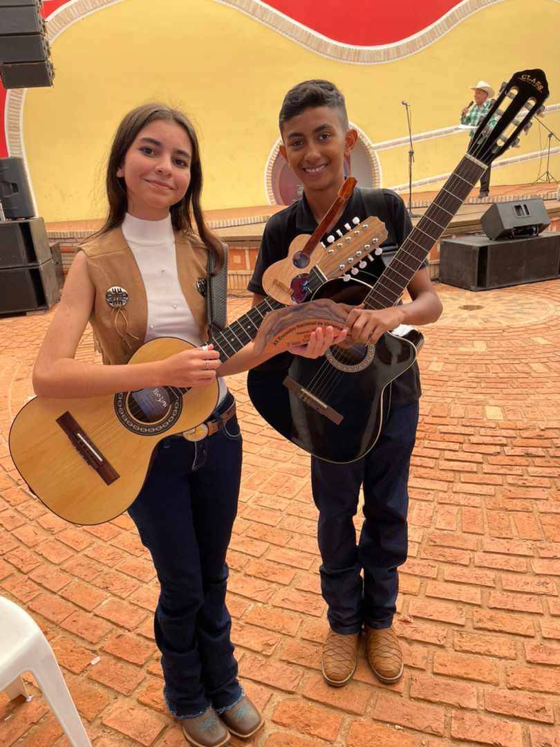 Prefeito Diego comemora conquista de jovens talentos no Encontro Nacional de Violeiros em Poxoréo