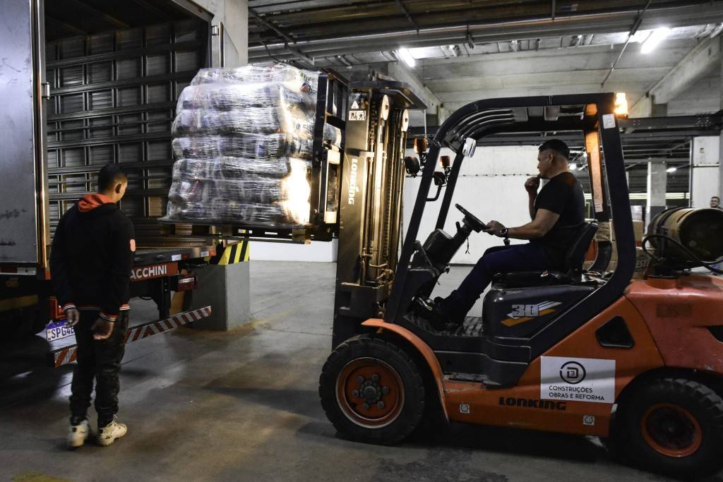 Governo envia, 400 cestas de alimentos, kits de higiene e limpeza, além de filtros de barro para povos indígenas 