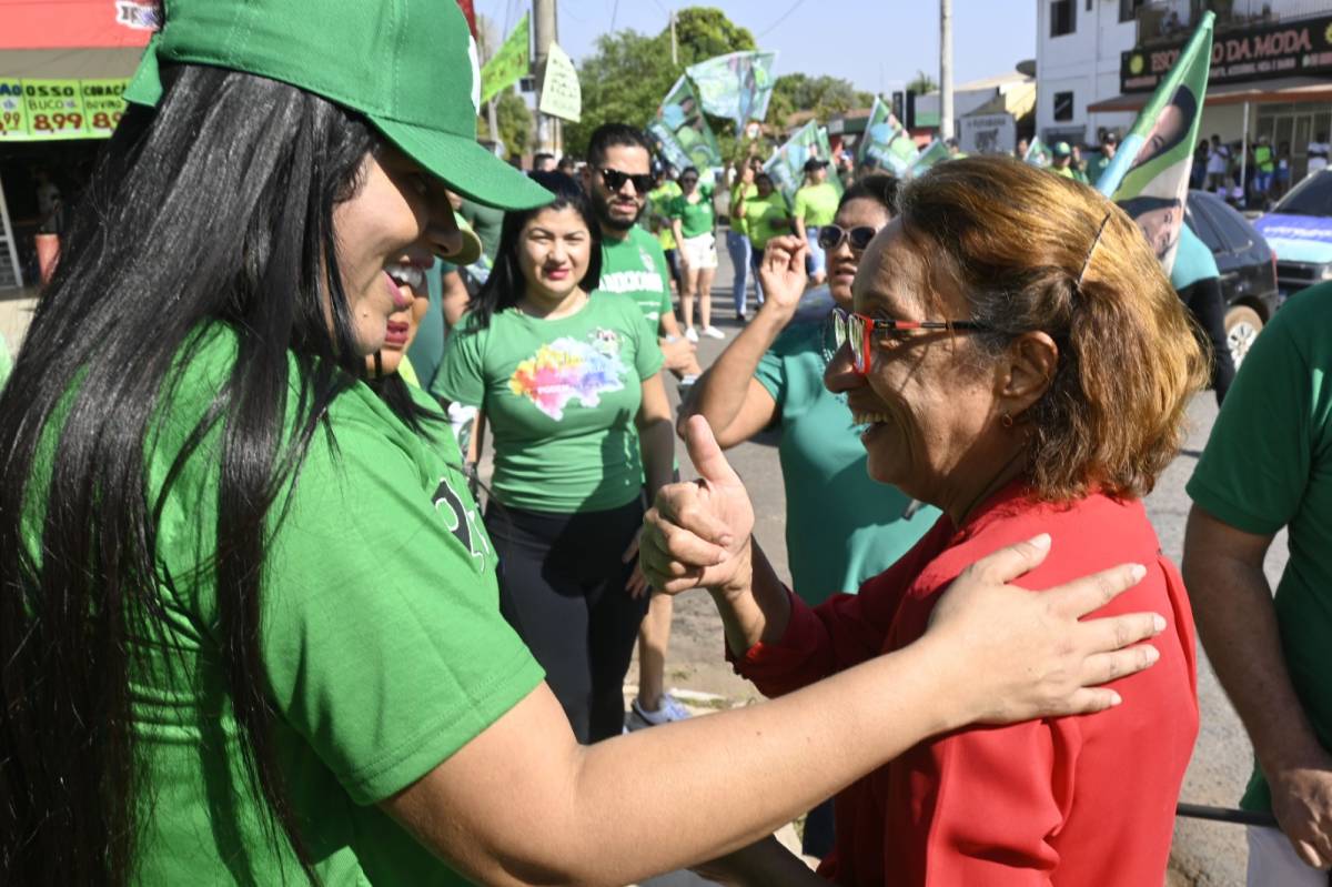  Francieli e Giseli visitam Feira Municipal de Leverger