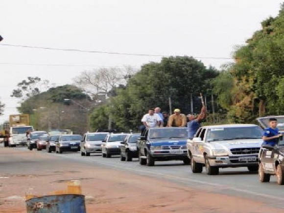 Candidato João Benedito faz carreata pelo centro de Leverger