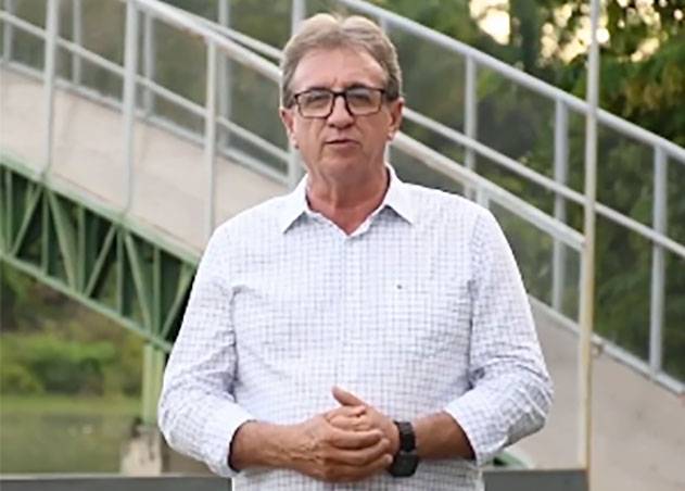 Prefeito entregou cestas básicas às vésperas da eleição; oposição cobra investigação
