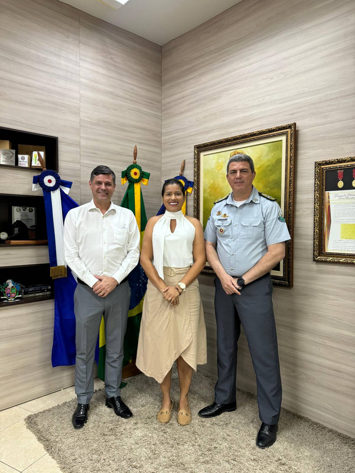 Prefeita Francieli reúne-se com comandante da PM para reforçar parceria e leva demandas para a Energisa sobre falta de energia 